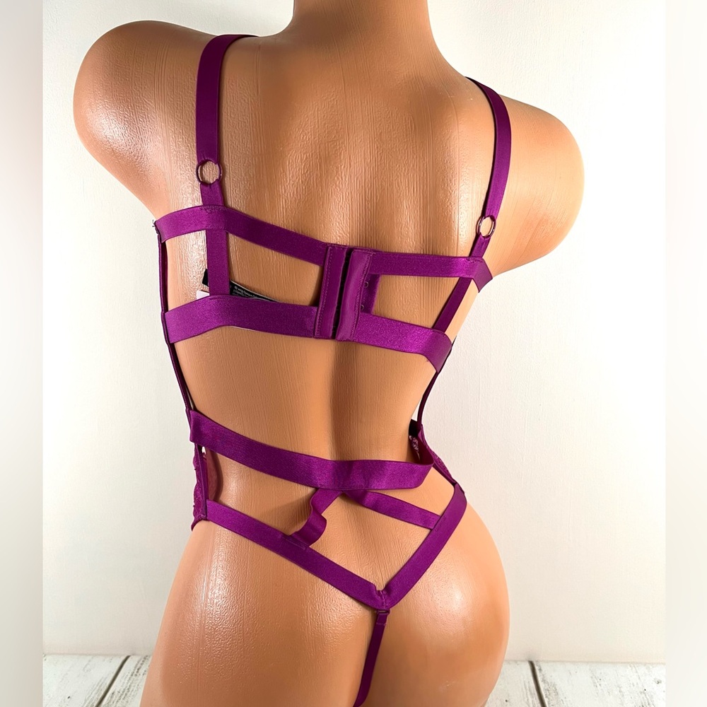 Victoria’s Secret Lace Strappy Bondage Teddy Bodysuit Lingerie Medium - Picture 7 of 12